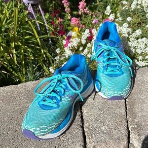 ASICS Gel-Nimbus 18 sneakers size 7.  Shoes  lightly used for jazzercise.